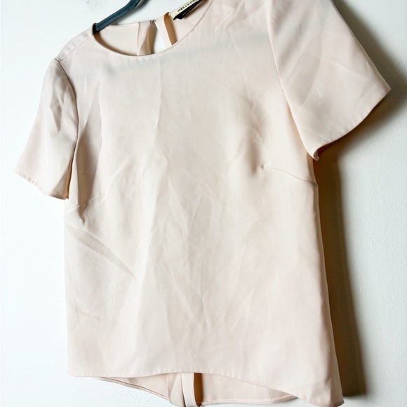 HELLESSY • Women’s Silk Light Pink Short Sleeve Split Back Blouse Size Small - Picture 3 of 7